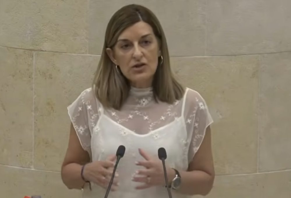 «Una nueva forma de hacer política» Resumen del discurso de la Presidenta de Cantabria «Una nueva forma de hacer política» Resumen del discurso de la Presidenta de Cantabria